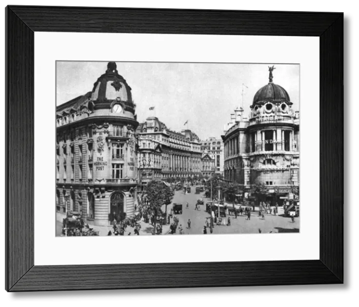 Framed Print : The western entrance to the Aldwych Crescent, London, 1926-1927. Artist: McLeish Framed Print : The western entrance to the Aldwych Crescent, London, 1926-1927. Artist: McLeish