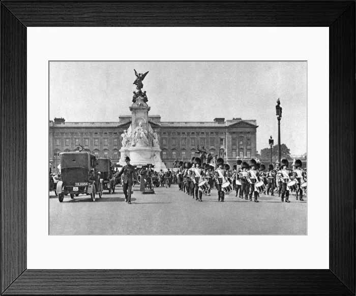 Framed Print : Changing of the guard, Buckingham Palace, London, 1926-1927. Artist: McLeish Framed Print : Changing of the guard, Buckingham Palace, London, 1926-1927. Artist: McLeish