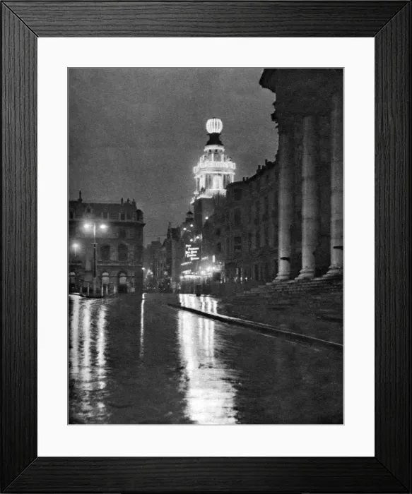 Framed Print : Wet weather in Trafalgar Square, London, 1926-1927. Artist: Paterson Framed Print : Wet weather in Trafalgar Square, London, 1926-1927. Artist: Paterson
