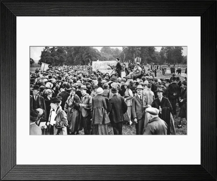 Framed Print : An anti-war meeting, Hyde Park, London, 1926-1927 Framed Print : An anti-war meeting, Hyde Park, London, 1926-1927