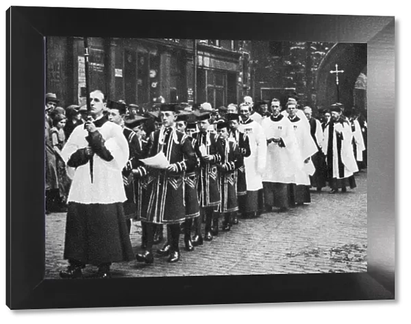 Chapel Royal choirboys in procession, Clerkenwell, London, 1926-1927