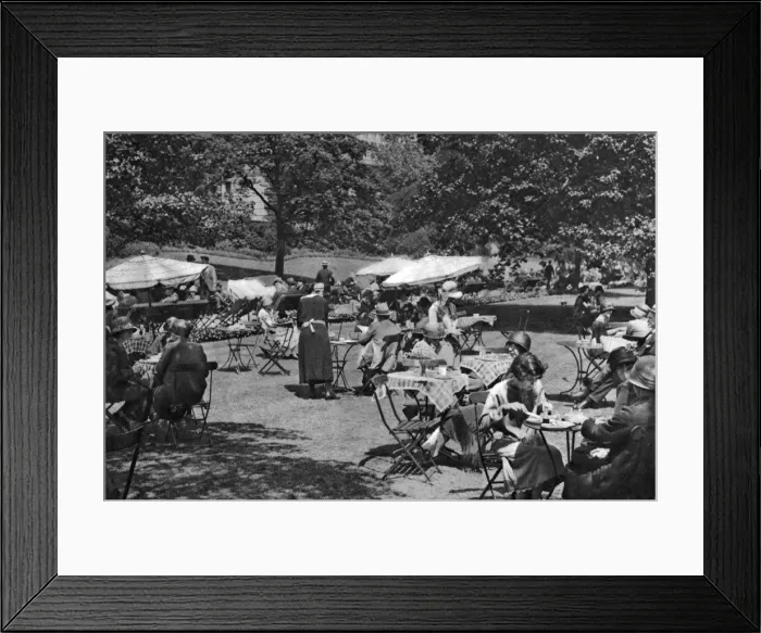 Framed Print : Embankment Gardens, Charing Cross, London, 1926-1927 Framed Print : Embankment Gardens, Charing Cross, London, 1926-1927