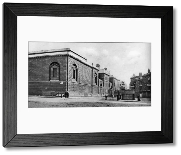 Framed Print : Newgate Prison, London, late 19th-early 20th century (1926-1927) Framed Print : Newgate Prison, London, late 19th-early 20th century (1926-1927)