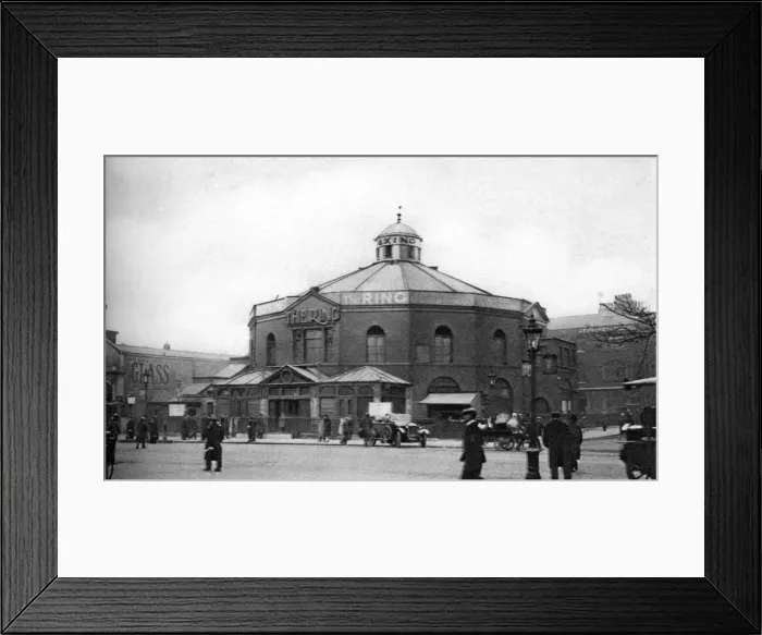 Framed Print : The Ring, boxing venue near Blackfriars Road, London, 1926-1927 Framed Print : The Ring, boxing venue near Blackfriars Road, London, 1926-1927