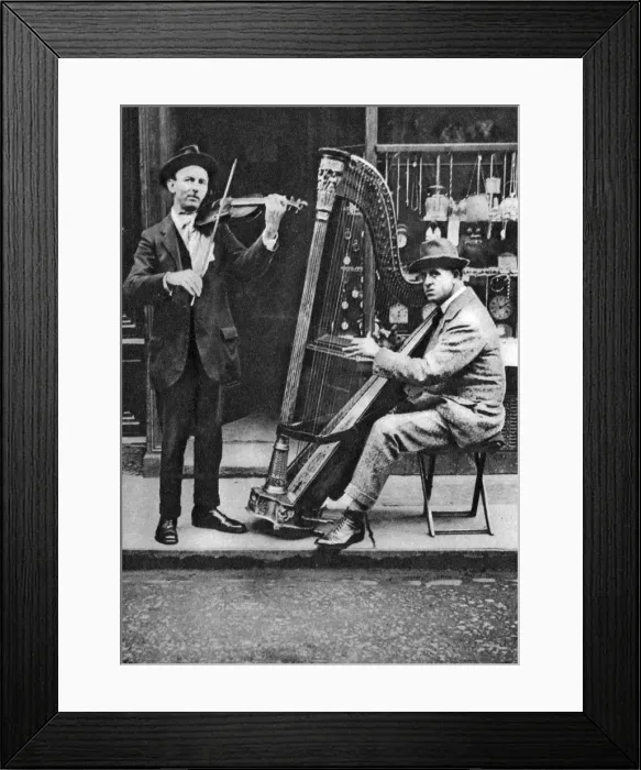 Framed Print : Street musicians, London, 1926-1927 Framed Print : Street musicians, London, 1926-1927