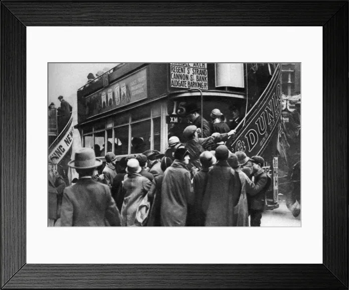Framed Print : Getting on a bus in Ludgate Hill, London, 1926-1927 Framed Print : Getting on a bus in Ludgate Hill, London, 1926-1927