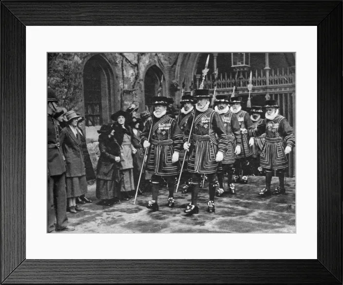 Framed Print : Distribution of the Maundy Money by Yeomen Warders, Tower of London, 1926-1927 Framed Print : Distribution of the Maundy Money by Yeomen Warders, Tower of London, 1926-1927