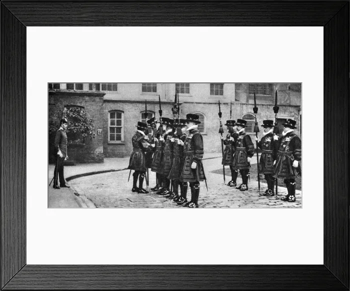 Framed Print : Yeomen Warders on parade at the Tower of London, 1926-1927 Framed Print : Yeomen Warders on parade at the Tower of London, 1926-1927