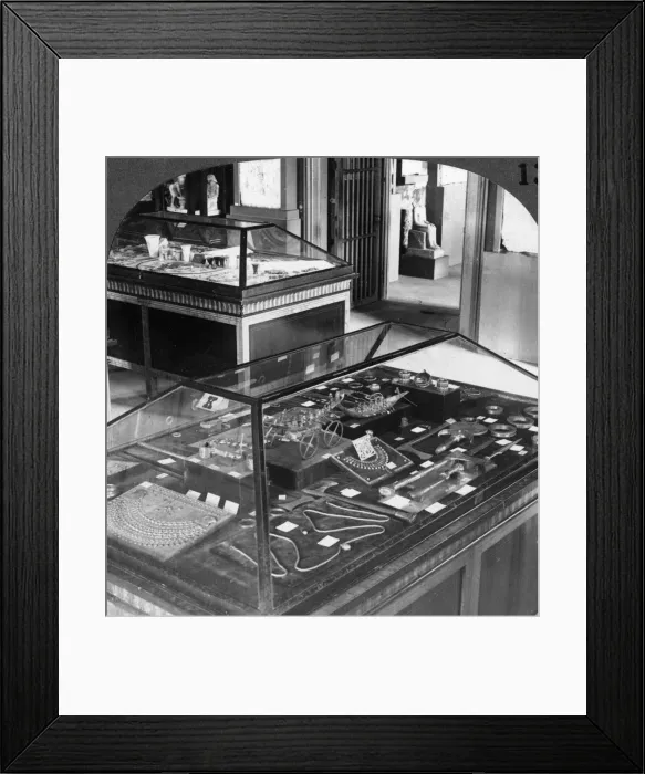 Framed Print : The magnificent jewellery of Queen Ahhotep (c1560BC-1530BC), Cairo Museum, Egypt, 1905. Artist: Underwood & Underwood Framed Print : The magnificent jewellery of Queen Ahhotep (c1560BC-1530BC), Cairo Museum, Egypt, 1905. Artist: Underwood & Underwood