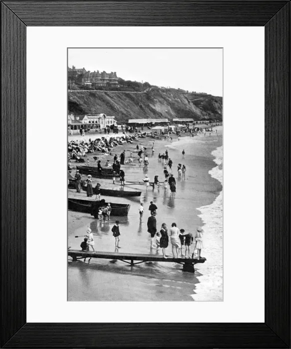 Framed Print : The beach at Bournemouth, Dorset, early 20th century. Artist: JE Beale Ltd Framed Print : The beach at Bournemouth, Dorset, early 20th century. Artist: JE Beale Ltd