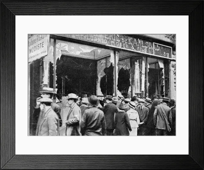 Framed Print : Damaged Austrian jewellers shop, Paris, First World War, 1914 Framed Print : Damaged Austrian jewellers shop, Paris, First World War, 1914