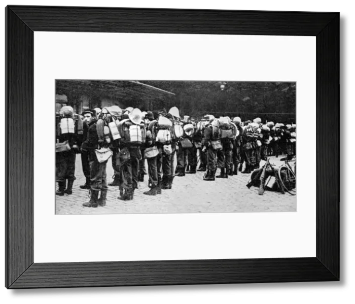 Framed Print : French soldiers at a railway station, Paris, First World War, 1914 Framed Print : French soldiers at a railway station, Paris, First World War, 1914