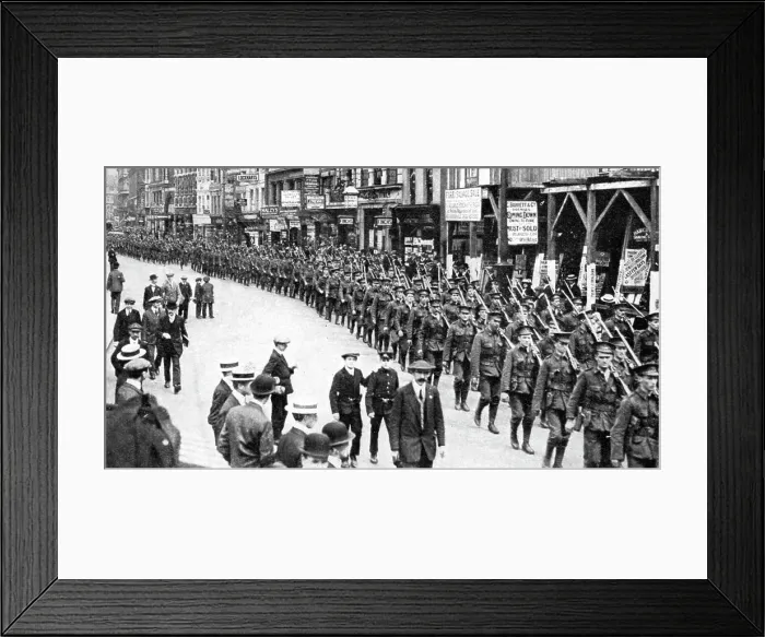 Framed Print : The Citizen Army of Territorials, Strand, London, First World War, 1914 Framed Print : The Citizen Army of Territorials, Strand, London, First World War, 1914