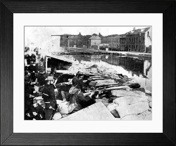 Framed Print : Defence of a main artery of Antwerp, First World War, 1914 Framed Print : Defence of a main artery of Antwerp, First World War, 1914