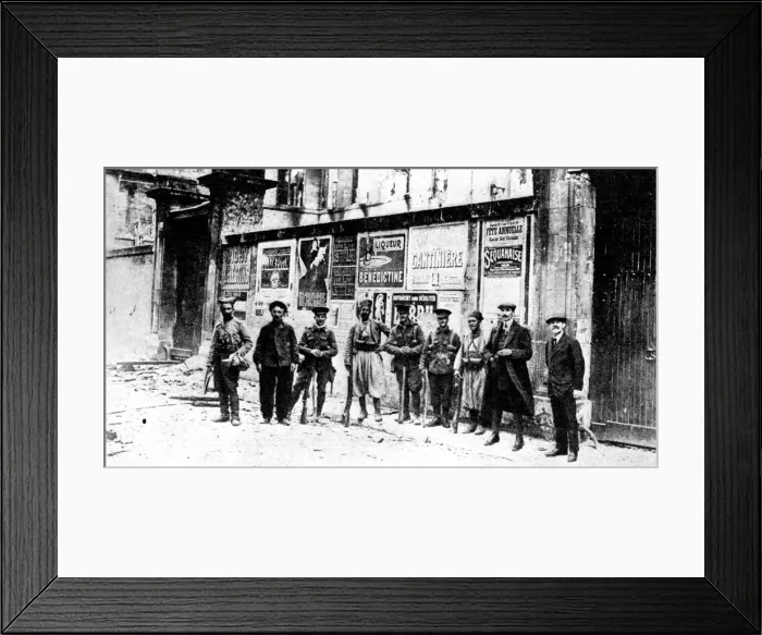 Framed Print : African chasseur, two Turcos and three British soldiers, Soissons, France, First World War, 1914 Framed Print : African chasseur, two Turcos and three British soldiers, Soissons, France, First World War, 1914