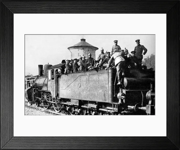Framed Print : German troops travelling by train to the eastern front, First World War, 1914 Framed Print : German troops travelling by train to the eastern front, First World War, 1914