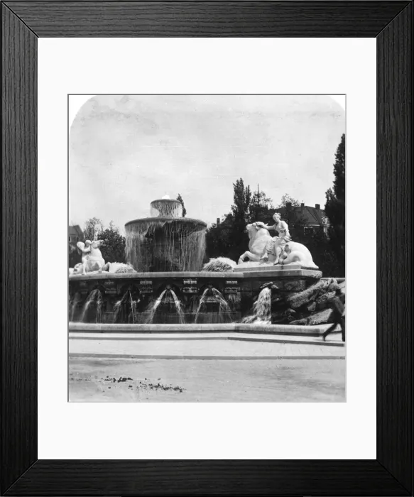 Framed Print : The Wittelsbacherbrunnen, Munich, Germany, c1900s. Artist: Wurthle & Sons Framed Print : The Wittelsbacherbrunnen, Munich, Germany, c1900s. Artist: Wurthle & Sons