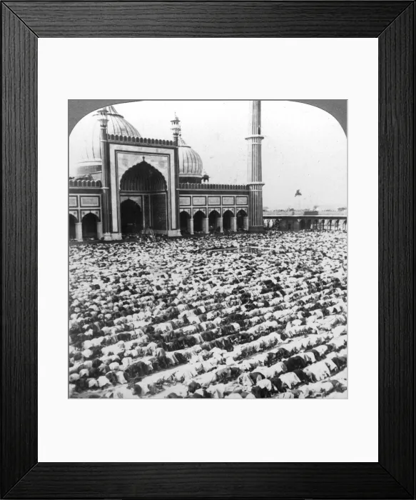 Framed Print : Praying at Jumma Musjid, Delhi, India, 1904. Artist: Underwood & Underwood Framed Print : Praying at Jumma Musjid, Delhi, India, 1904. Artist: Underwood & Underwood