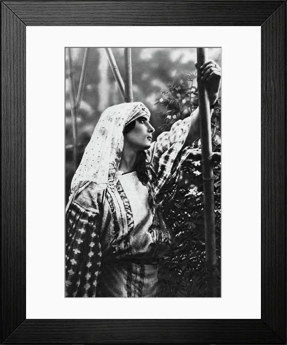 Framed Print : Algerian woman, 1922 Framed Print : Algerian woman, 1922