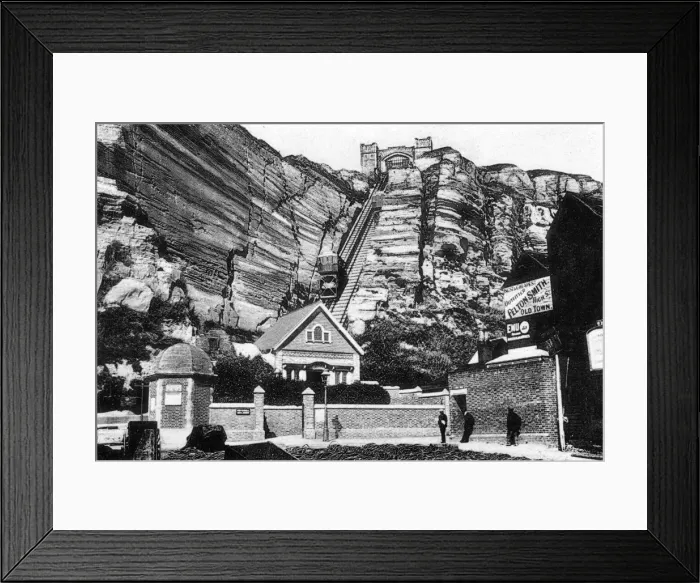 Framed Print : East Hill lift, Hastings, East Sussex, early 20th century Framed Print : East Hill lift, Hastings, East Sussex, early 20th century