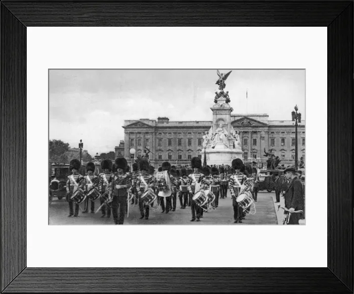 Framed Print : Guards in The Mall, London, early 20th century Framed Print : Guards in The Mall, London, early 20th century