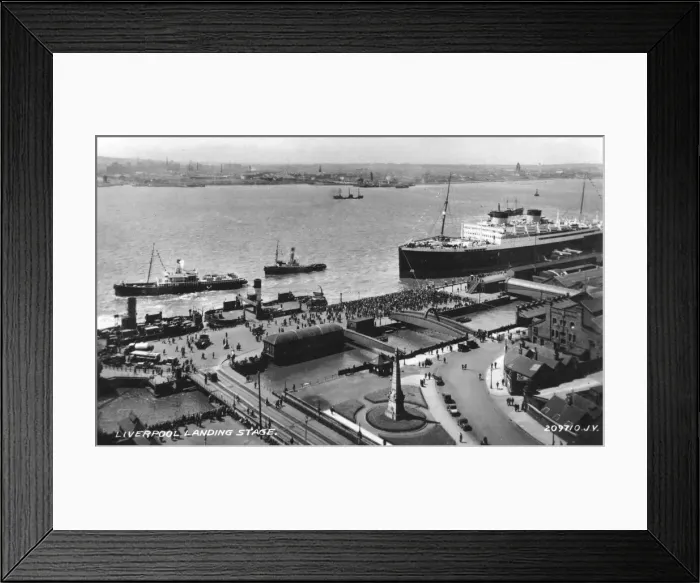 Framed Print : The landing stage at Liverpool docks, Merseyside, early 20th century Framed Print : The landing stage at Liverpool docks, Merseyside, early 20th century