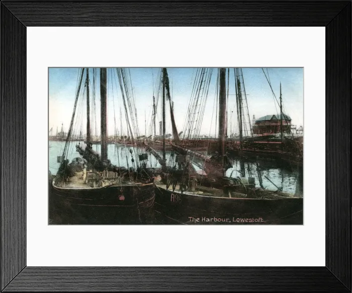Framed Print : Lowestoft harbour, Suffolk, 1909 Framed Print : Lowestoft harbour, Suffolk, 1909