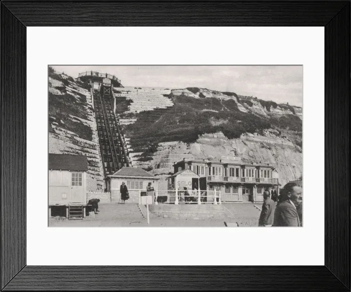 Framed Print : The cliff lift at Bournemouth, Dorset, early 20th century Framed Print : The cliff lift at Bournemouth, Dorset, early 20th century