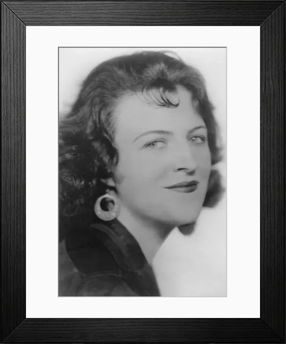 Framed Print : Gracie Fields (1898-1979), English singer and comedienne, c1920s Framed Print : Gracie Fields (1898-1979), English singer and comedienne, c1920s