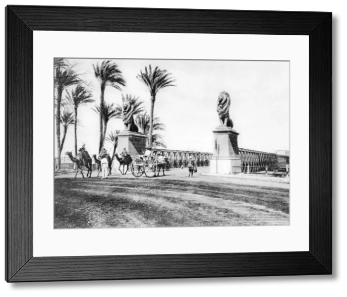 Framed Print : The Kasr-El-Nile Bridge, Cairo, Egypt, c1920s Framed Print : The Kasr-El-Nile Bridge, Cairo, Egypt, c1920s