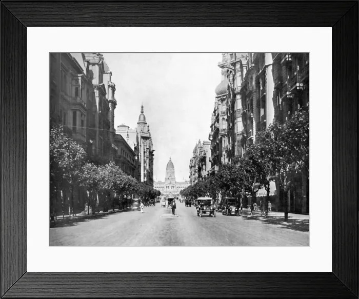Framed Print : Avenida de Mayo (May Avenue), Buenos Aires, Argentina Framed Print : Avenida de Mayo (May Avenue), Buenos Aires, Argentina