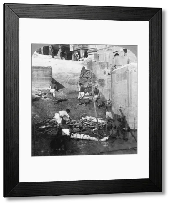Framed Print : Bathing and burning the Hindu dead, Benares (Varanasi), India 1903. Artist: Underwood & Underwood Framed Print : Bathing and burning the Hindu dead, Benares (Varanasi), India 1903. Artist: Underwood & Underwood