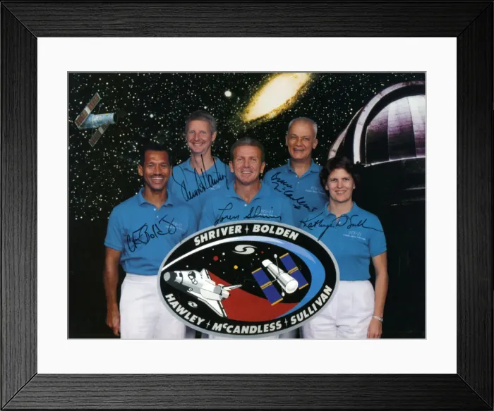 Framed Print : The crew of Space Shuttle Mission STS-31, 1990. Artist: NASA Framed Print : The crew of Space Shuttle Mission STS-31, 1990. Artist: NASA