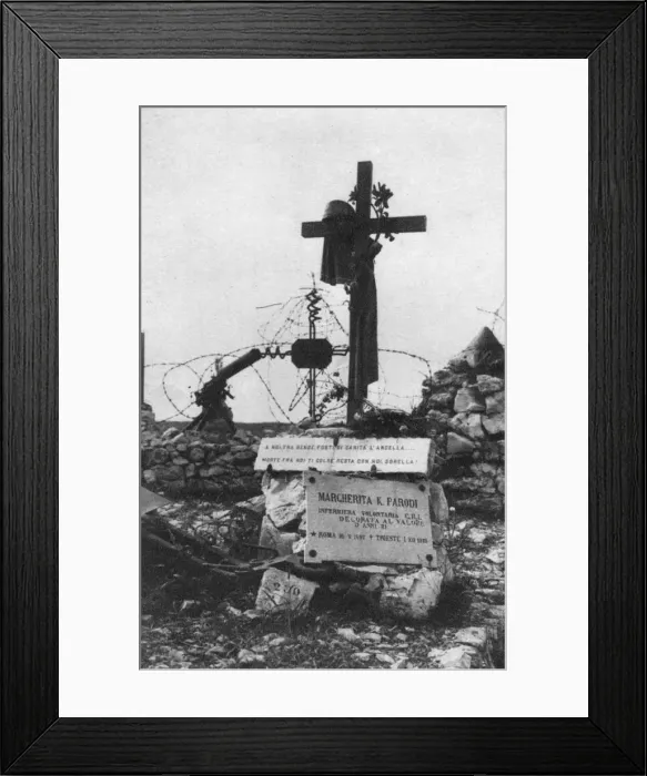 Framed Print : The grave of an Italian Red Cross volunteer nurse, c1918 Framed Print : The grave of an Italian Red Cross volunteer nurse, c1918