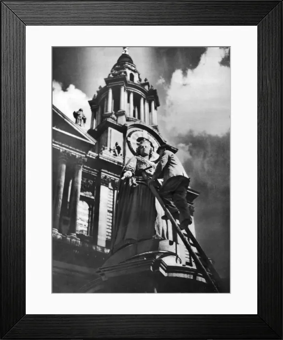Framed Print : Cleaning the statue of Queen Anne as part of King George Vs silver jubilee celebrations, 1935 Framed Print : Cleaning the statue of Queen Anne as part of King George Vs silver jubilee celebrations, 1935