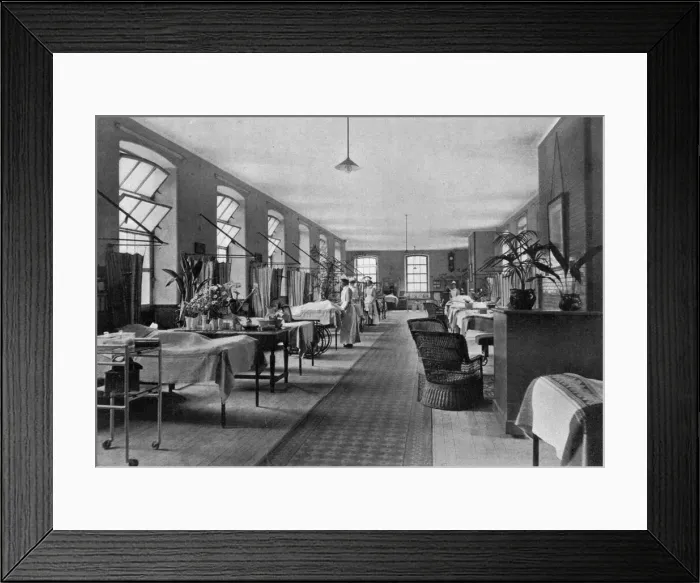 Framed Print : A ward in Guys Hospital, Southwark, London, 1904 Framed Print : A ward in Guys Hospital, Southwark, London, 1904