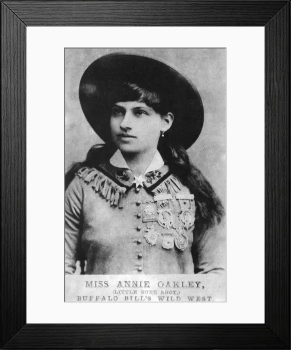 Framed Print : Annie Oakley, American exhibition sharpshooter, late 19th century (1954) Framed Print : Annie Oakley, American exhibition sharpshooter, late 19th century (1954)