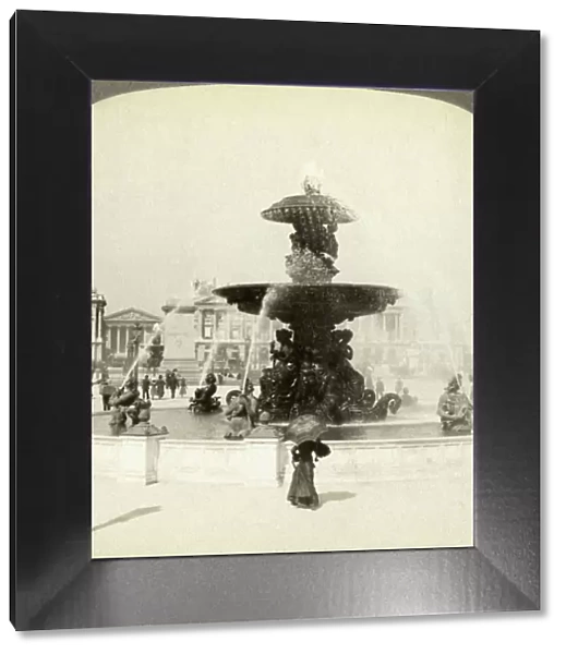 Fountain, Place de la Concorde, Paris, France. Artist: Underwood & Underwood