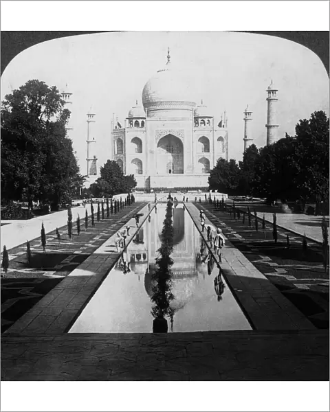 Taj Mahal, Agra, Uttar Pradesh, India. Artist: Underwood & Underwood