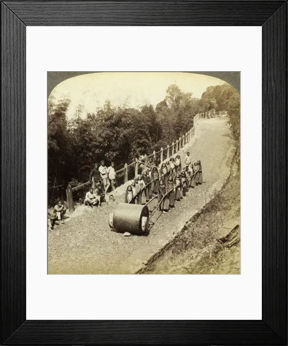 Framed Print : Women working on the Darjeeling Highway, India. Artist: Underwood & Underwood Framed Print : Women working on the Darjeeling Highway, India. Artist: Underwood & Underwood