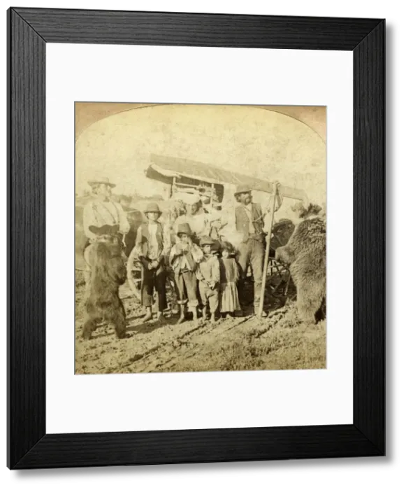 Framed Print : Gypsies and dancing bears on the road. Artist: Underwood & Underwood Framed Print : Gypsies and dancing bears on the road. Artist: Underwood & Underwood
