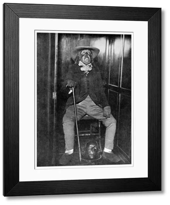 Framed Print : Effigy of Jeremy Bentham with his embalmed head, University College, London, 1956 Framed Print : Effigy of Jeremy Bentham with his embalmed head, University College, London, 1956