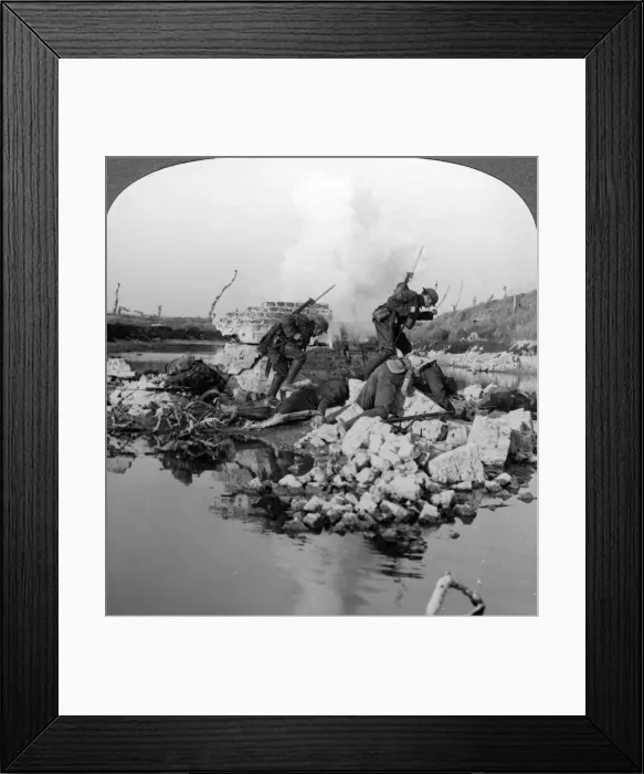 Framed Print : British soldiers in action at the Crozat Canal, France, World War I, 1914-1918. Artist: Realistic Travels Publishers Framed Print : British soldiers in action at the Crozat Canal, France, World War I, 1914-1918. Artist: Realistic Travels Publishers