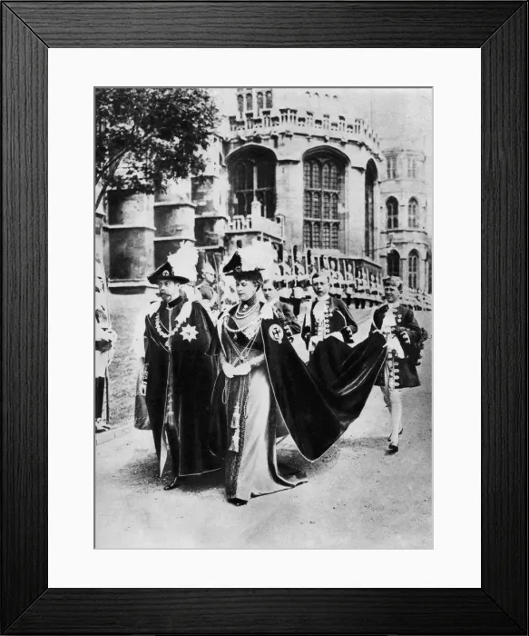 Framed Print : King George V and Queen Mary in the robes of the Knights of the Garter, Windsor, 1937. Artist: Central Press Framed Print : King George V and Queen Mary in the robes of the Knights of the Garter, Windsor, 1937. Artist: Central Press