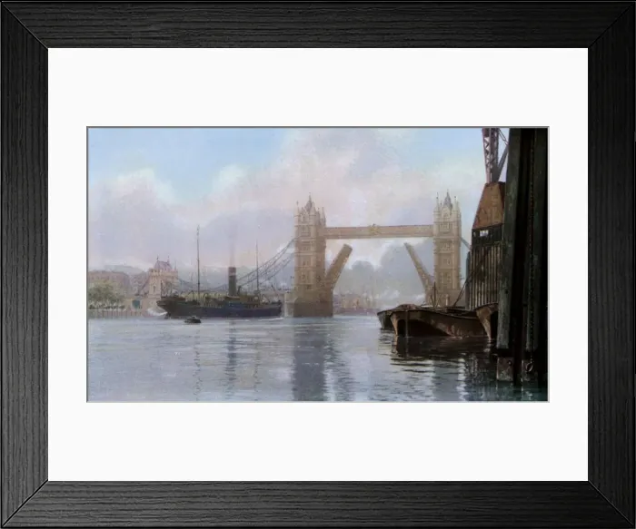 Framed Print : Tower Bridge, London, c1930s Framed Print : Tower Bridge, London, c1930s