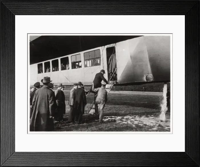 Framed Print : Passengers boarding Zeppelin LZ 11 Viktoria Luise, c1912-1914 (1933) Framed Print : Passengers boarding Zeppelin LZ 11 Viktoria Luise, c1912-1914 (1933)