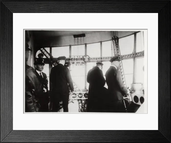 Framed Print : Pilots compartment, Zeppelin LZ 127 Graf Zeppelin, 1933 Framed Print : Pilots compartment, Zeppelin LZ 127 Graf Zeppelin, 1933