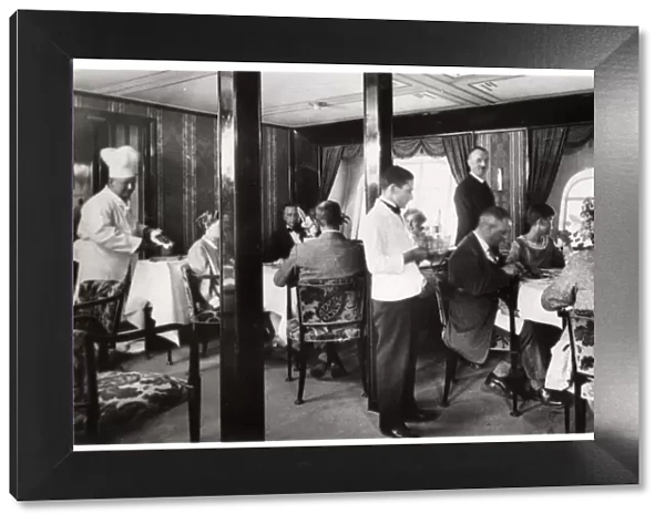 Passengers dining room, Zeppelin LZ 127 Graf Zeppelin, 1933