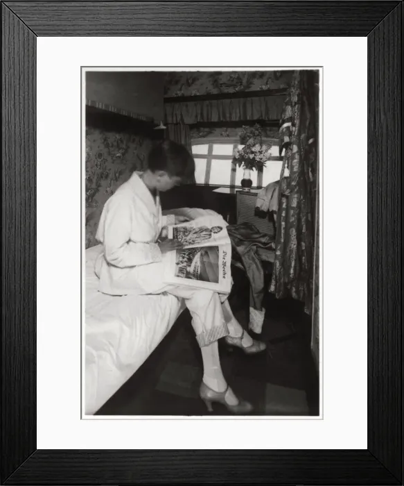 Framed Print : View of a passenger cabin on board Zeppelin LZ 127 Graf Zeppelin, 1933 Framed Print : View of a passenger cabin on board Zeppelin LZ 127 Graf Zeppelin, 1933