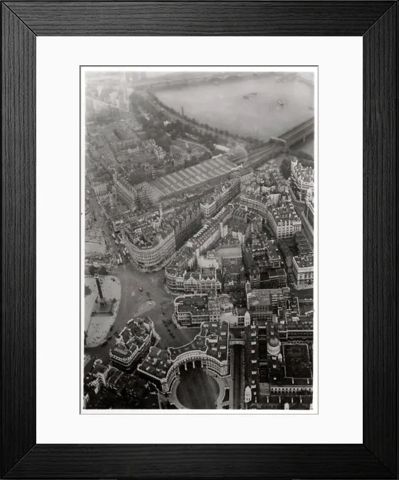Framed Print : Aerial view of Trafalgar Square, London, from a Zeppelin, 1931 (1933) Framed Print : Aerial view of Trafalgar Square, London, from a Zeppelin, 1931 (1933)